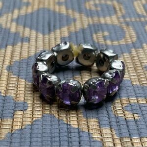 Purple rhinestone elastic ring.